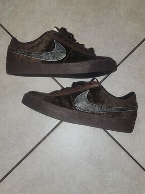 Nike Men’s Brown Low-Top Casual Sneakers Suede